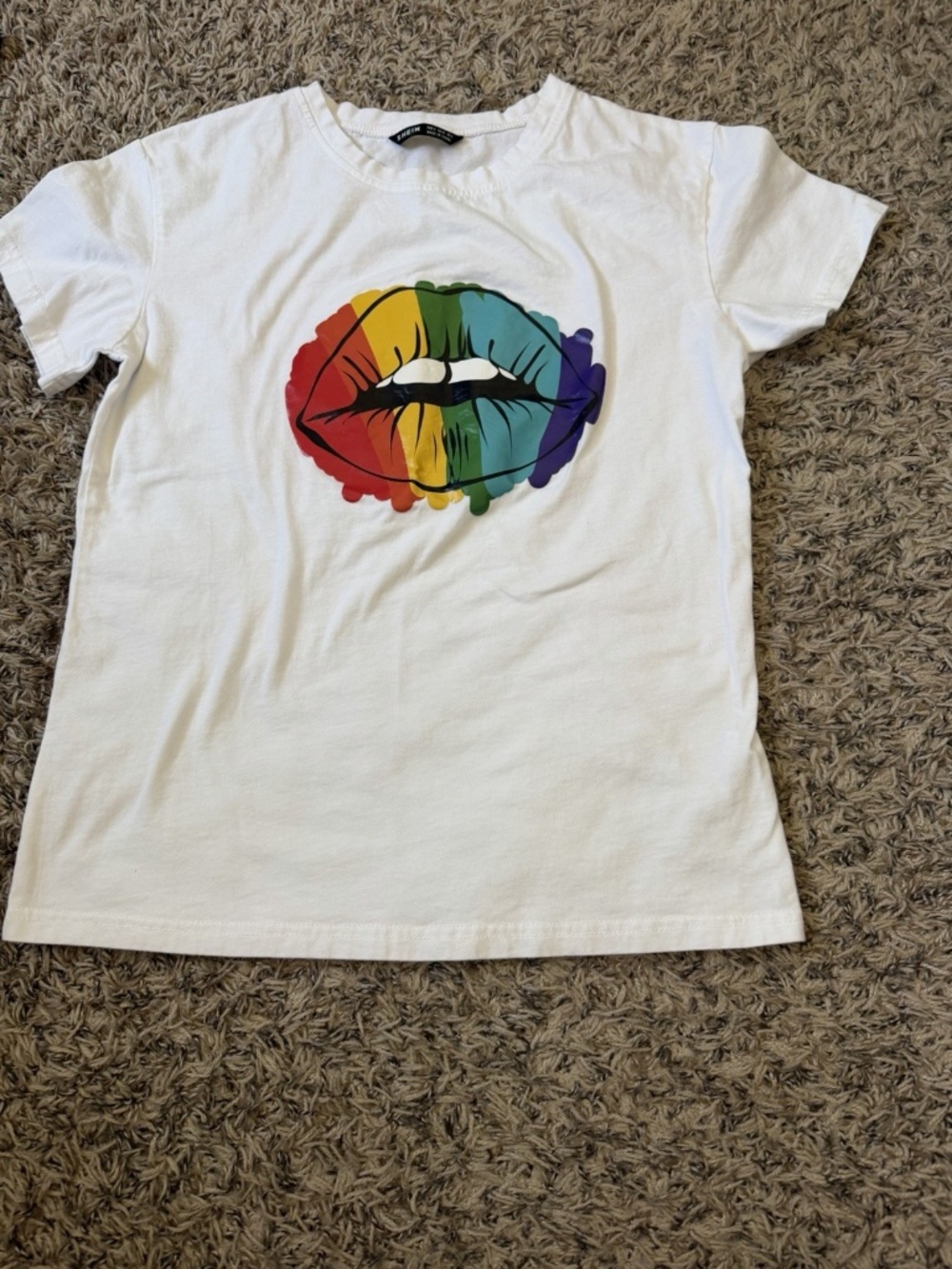 Shein Gay Lesbian Lipstick Rainbow Lips LGBTQ+ T-Shirt Size Small MAC Pride Tran